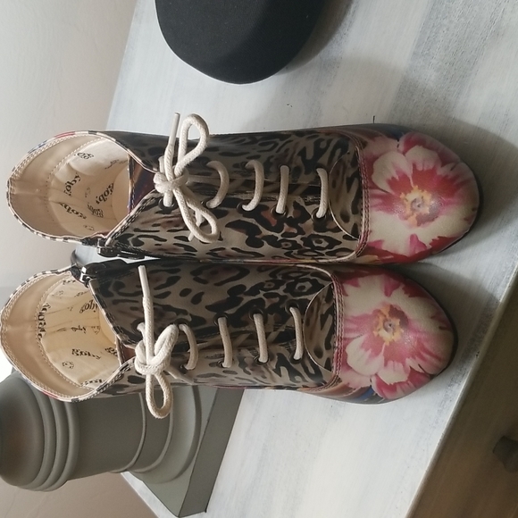 NWOT Goby Ankle Boots SZ 39/7 - Picture 2 of 8